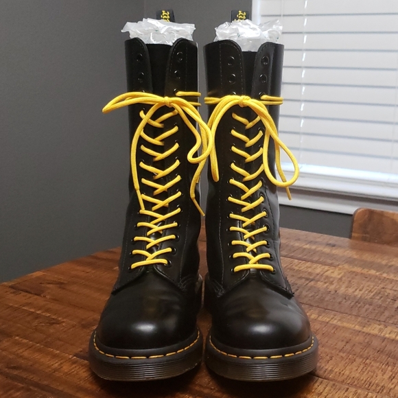 Dr. Martens Shoes - SOLD*14 eye 1914 Dr Martens